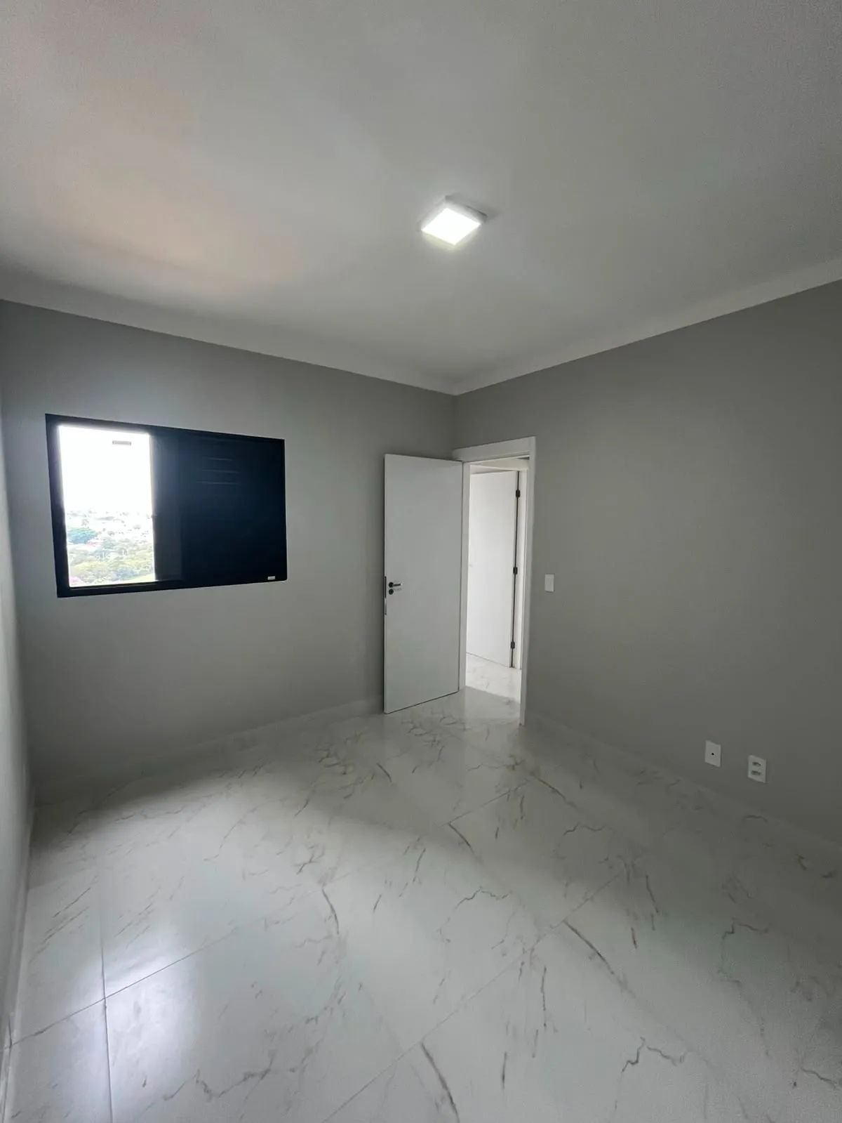 Imagem Apartamento à venda no Mirante Ipanema, Caguassu, com 46m², 2 quartos, varanda, andar alto, piscina e lazer completo. Aceita financiamento e FGTS.