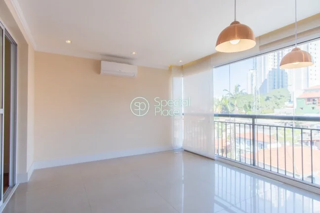 Imagem Apartamento com reforma impecável e com uma bela vista para o Campo de Marte!!! São 94m² de área...