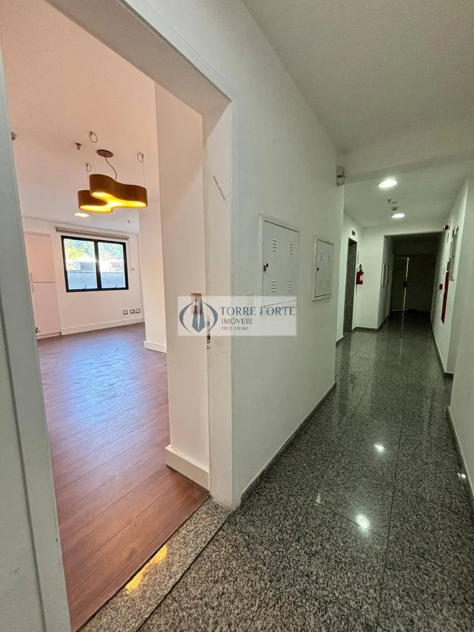 Imagem Ótima sala comercial com 32 m², 2 banheiros, 1 vaga de garagem na Perdizes.
