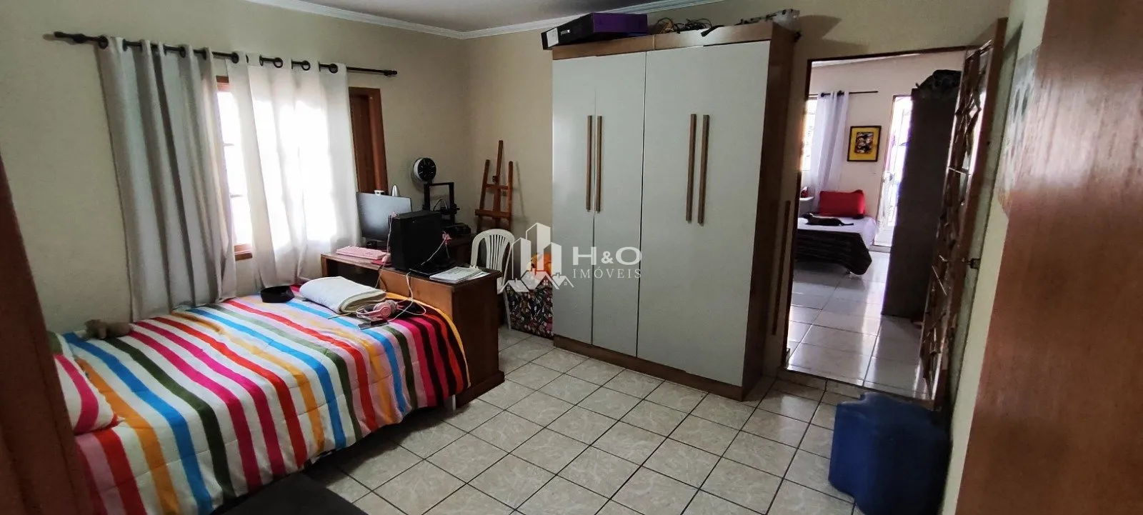 Imagem Sobrado à Venda com 4 Dormitórios no Parque Maria Luiza - Amplo Quintal e Ótima Localização