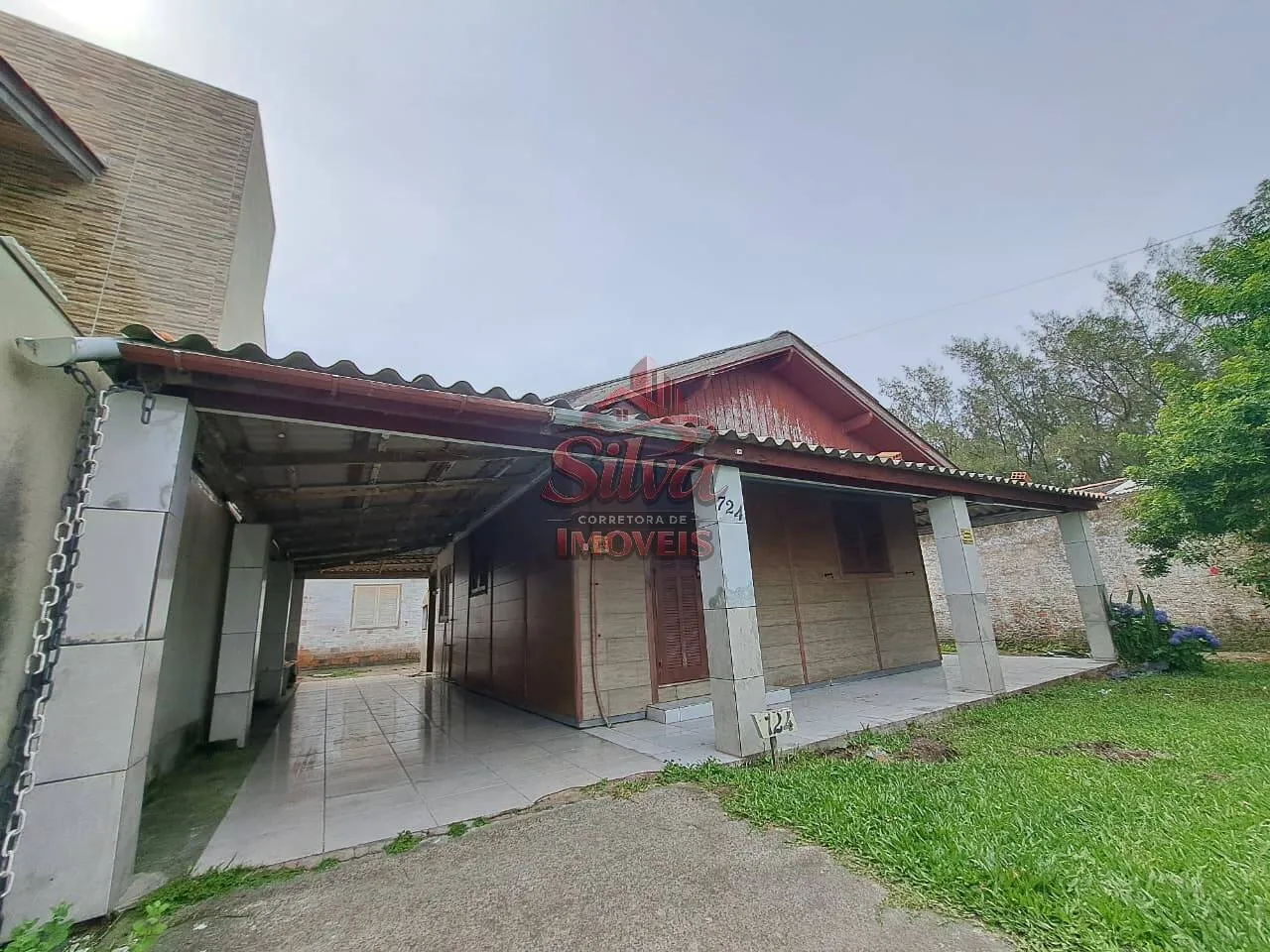 Casa 2 dormitórios com anexo próximo ao mar em Mariluz B
