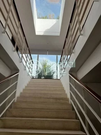 Imagem Casa com 850m² de área construída num terreno de 1.125m², Com projeto arquitetônico de João Ar...