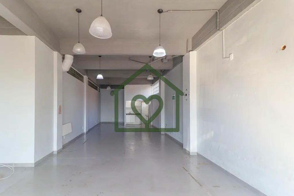 Imagem Localizada em uma das ruas mais movimentadas e comerciais do bairro Sarandi, esta loja de 80 m² na ...