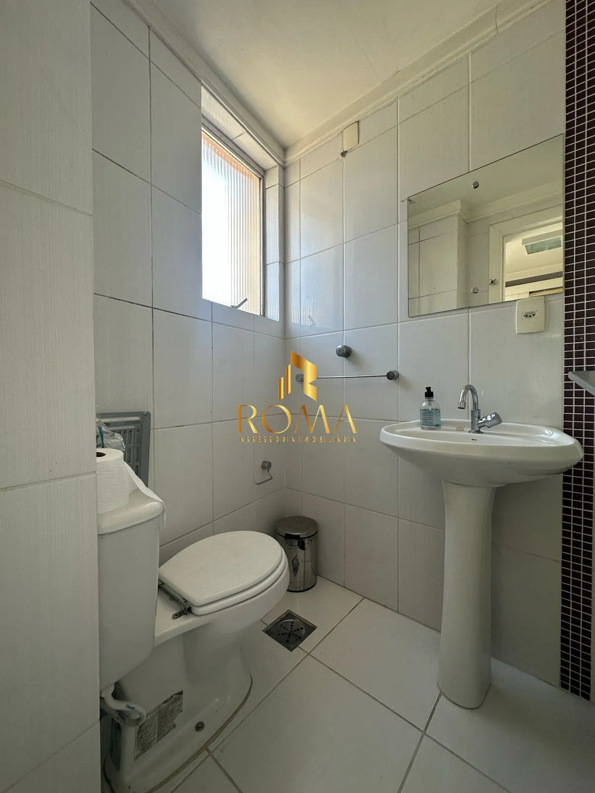 Imagem Apartamento semimobiliado de 03 dormitórios no Centro de Santa Maria.