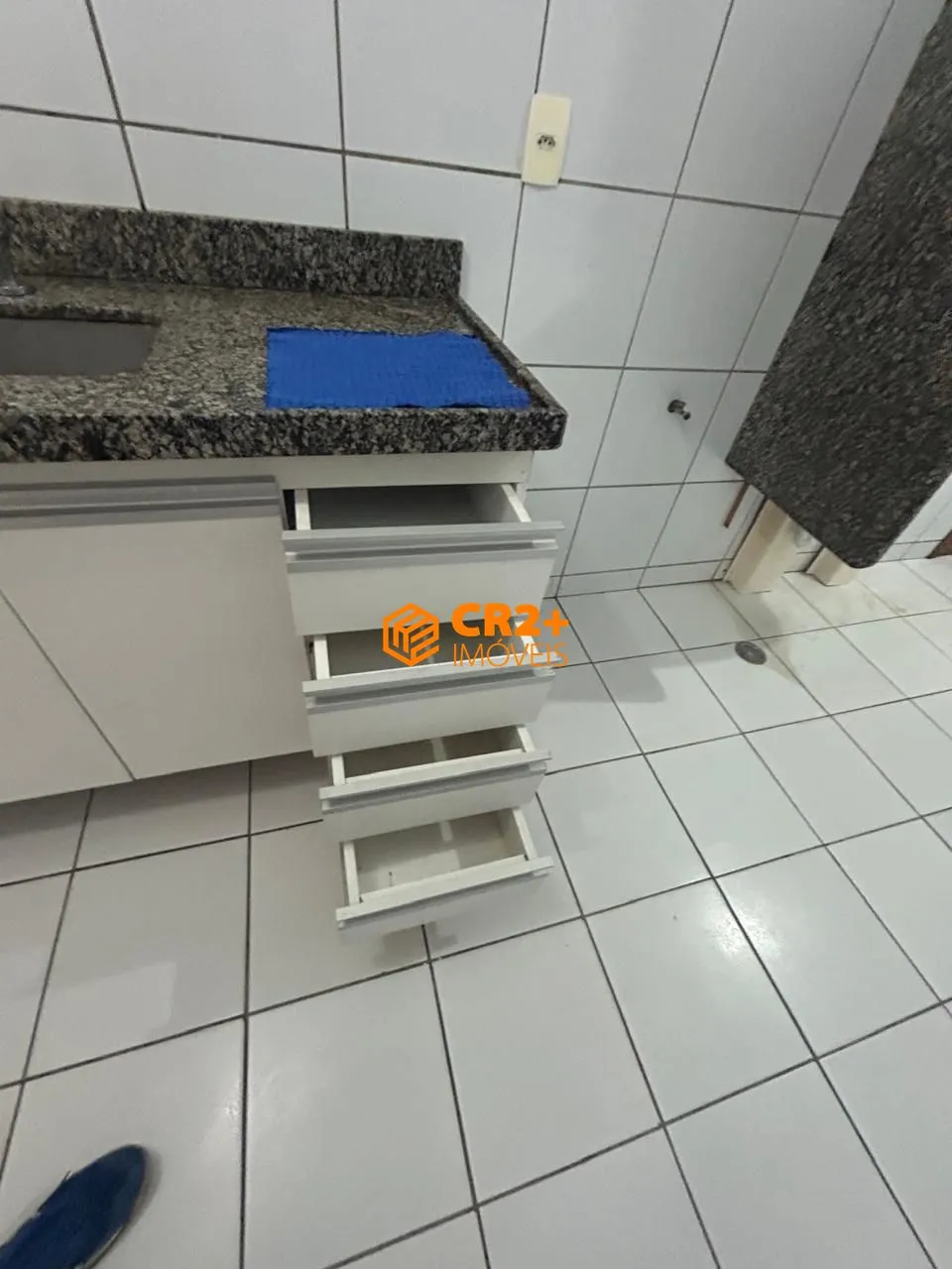 Imagem Vendo apartamento 03 quartos, 01 suíte 02 vagas de garagem no Espinheiro. 81m²