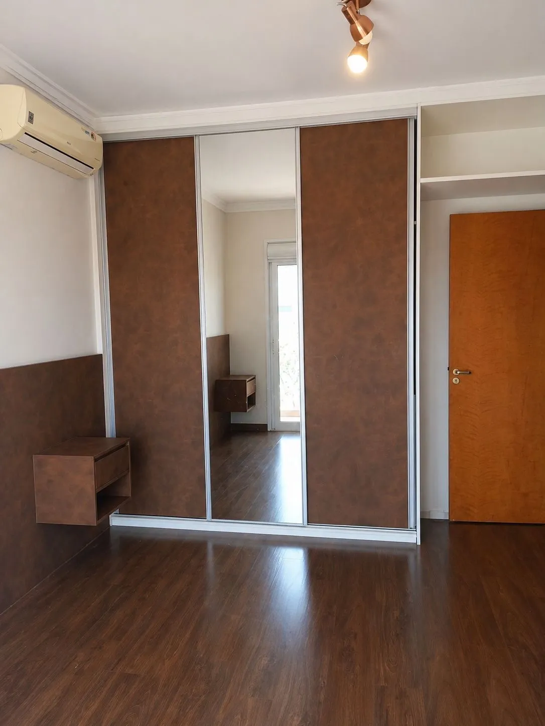 Imagem Casa 3 Dormitórios Condomínio Horto Florestal- Sorocaba SP