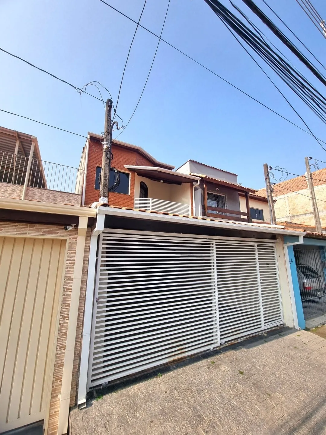 Imagem Sobrado Imponente com 3 Pavimentos, Suíte Master, Terraço Panorâmico e Garagem para 2 Carros em Excelente Localização