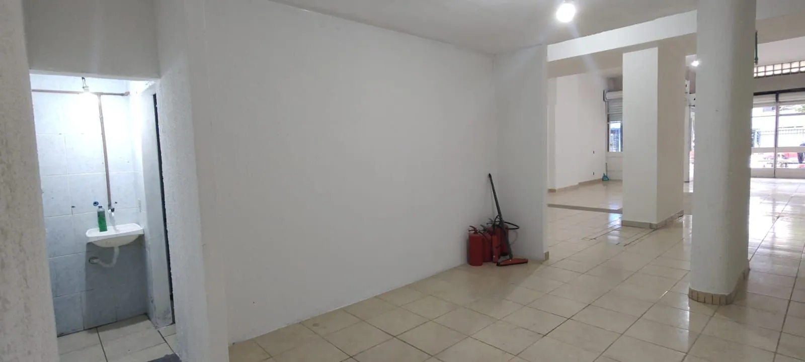 Imagem Sala Comercial térrea no Centro de Porto Alegre