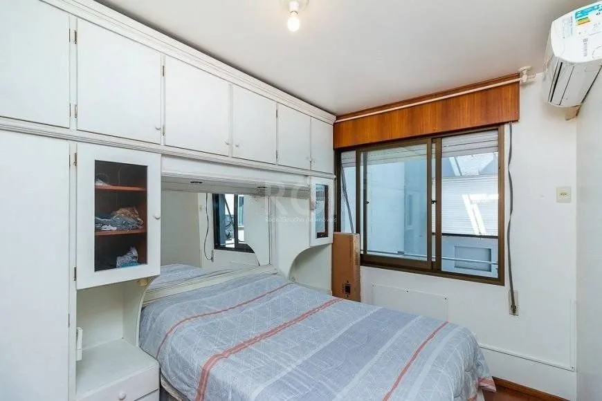Imagem Apartamento para Venda - 43m², semi mobiliado, 1 dormitório, churrasqueira e 1 vaga de garagem no bairro Partenon