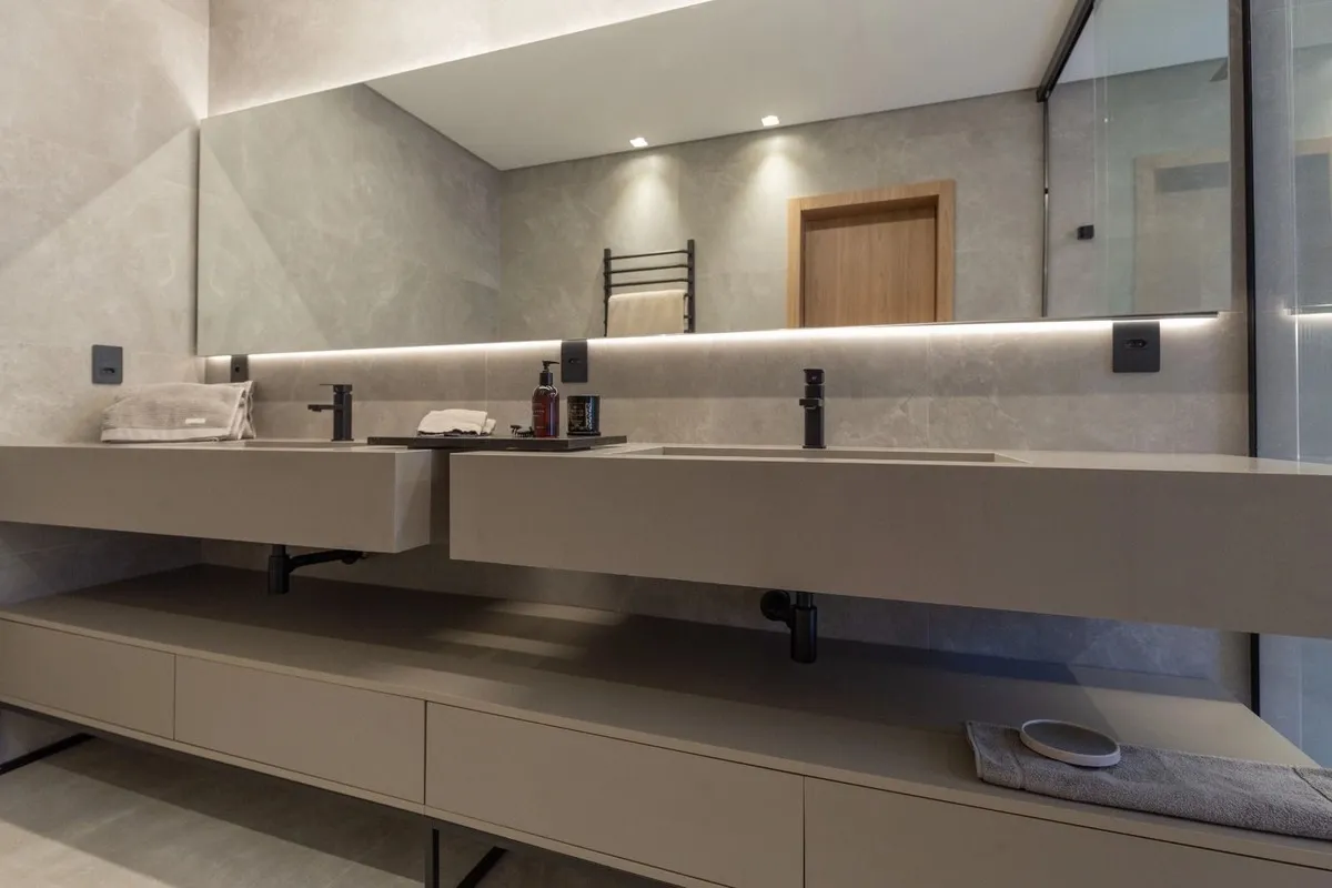 Imagem Sobrado beira Lago, mobiliado e decorado com 06 suítes