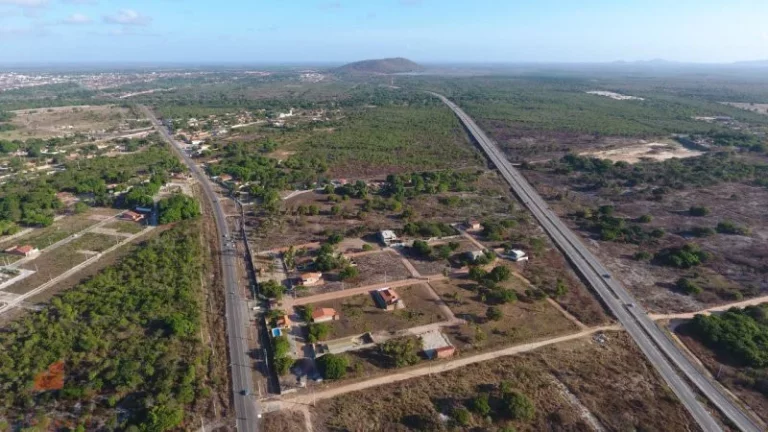 Imagem Terreno em Condomínio a Venda no bairro Centro - Cascavel, CE