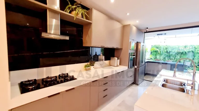 Imagem CASAL IMÓVEIS VENDE CASA CONJ ITORORO 3 SUÍTES + 2 VGS PORTEIRA FECHADA