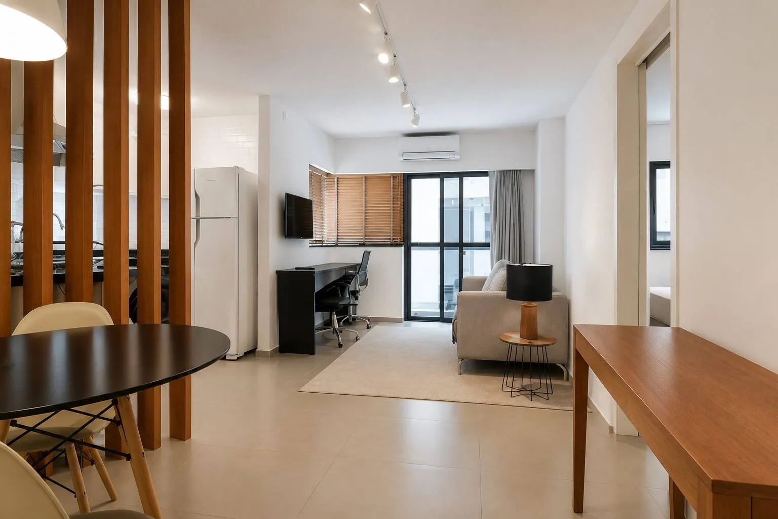 Imagem Flat Cerqueira César - 37M², 1 Dorm, 1 Vaga, Varanda, Mobiliado.
