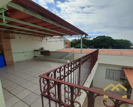 Imagem Sobrado de três dormitórios e amplo quintal na Vila Esperança em Jundiaí