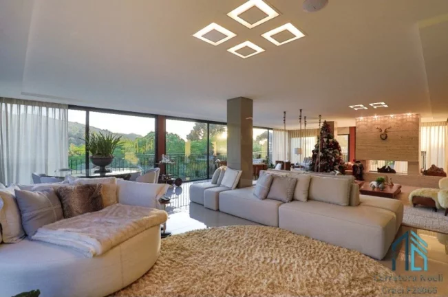 Imagem Casa Alto padrão, mobiliada e decorada, 03 suítes com lindo projeto, Condomínio em Gramado RS