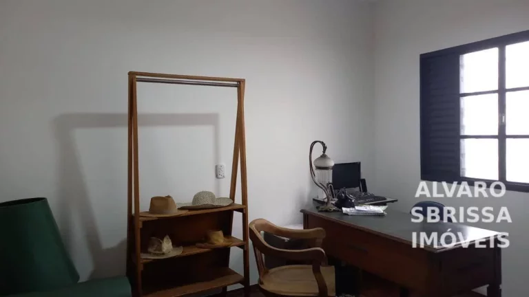Imagem Casa Espaçosa com 3 Quartos, Suíte, Churrasqueira e Garagem para 4 Carros – Conforto e Praticidade para Sua Família!