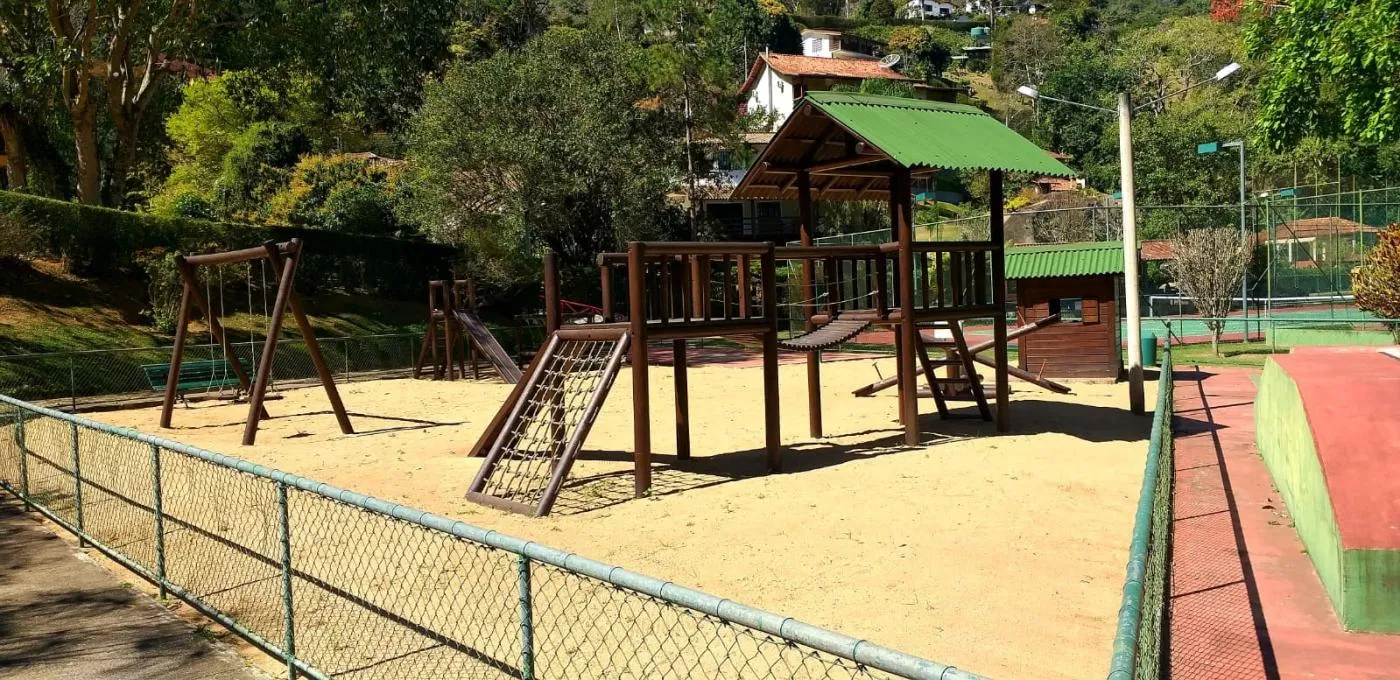 Imagem Terreno em Condomínio para Venda em Petrópolis / RJ no bairro Itaipava