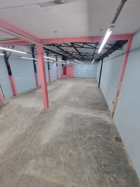 Imagem Galpão Comercial na Avenida Piraporinha ? 370m² de Área