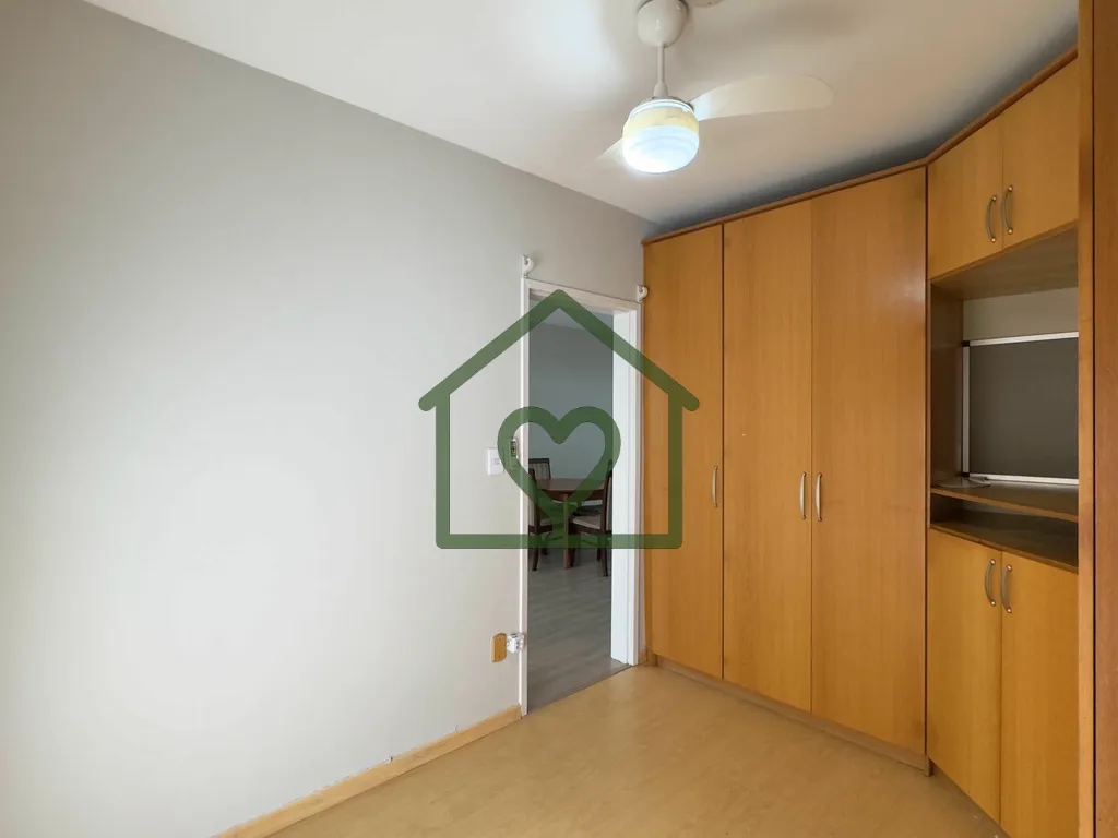 Imagem Apartamento 1 dormitório, com sacada, semi mobiliado, living 2 ambientes, cozinha e 1 banheiro soci...