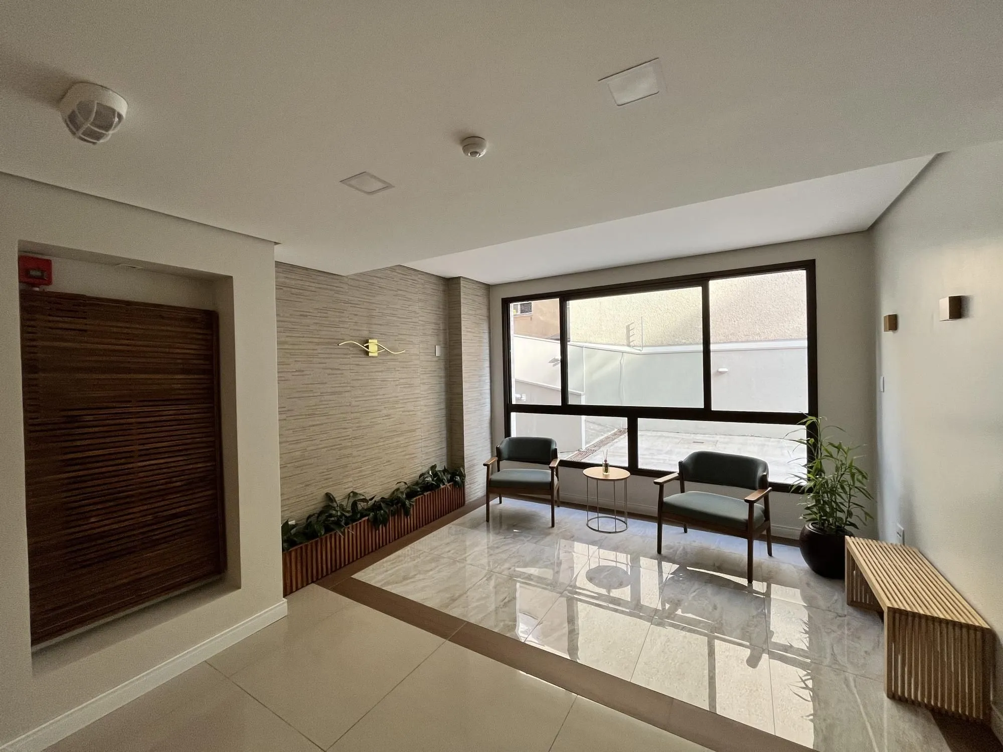 Imagem Apartamento de 3 quartos, suíte e 2 vagas de garagem no bairro Menino Deus POA