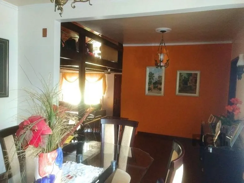 Imagem Casa para Venda - 250m², 3 dormitórios, sendo 1 suites, 4 vagas - Taruma