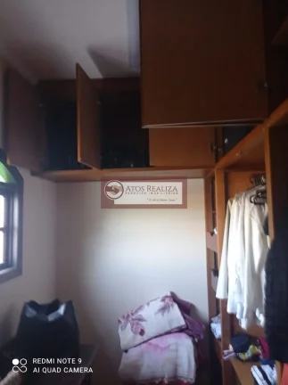 Imagem PORTUNIDADE EXCLUSIVA NA CIDADE DUTRA. Vendo uma casa Assobradada na Cidade Dutra, Próximo ao bolsão de Interlagos. São 3 Dormitórios, sendo 1 Suíte, varanda com vista para a represa, 4 vagas de garagem, Sala 2 ambientes, copa e Cózinha, Área Gourmet com 