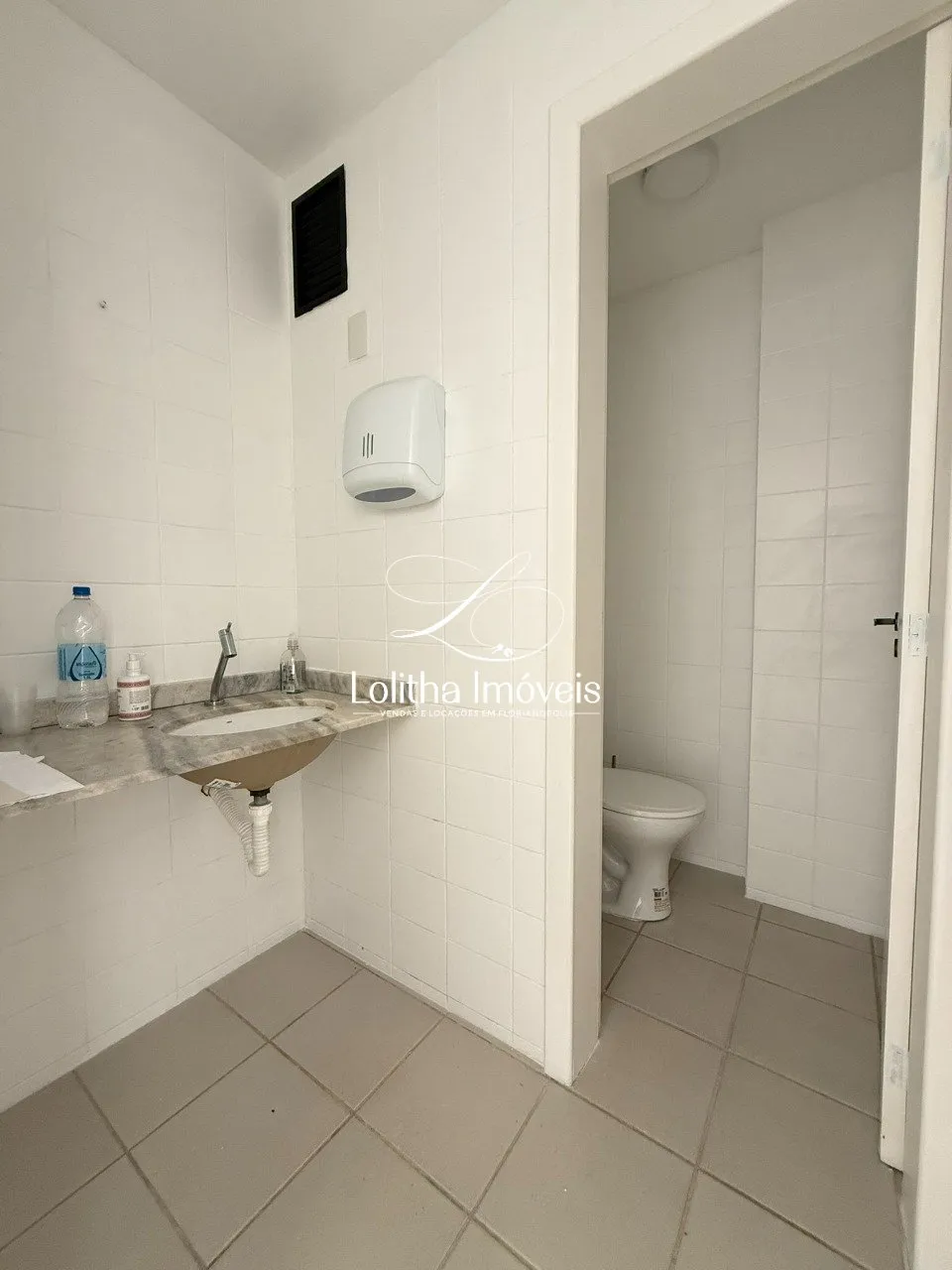 Imagem SALA COMERCIAL NO CENTRO DE FLORIANÓPOLIS/SC PARA VENDA OU LOCAÇÃO