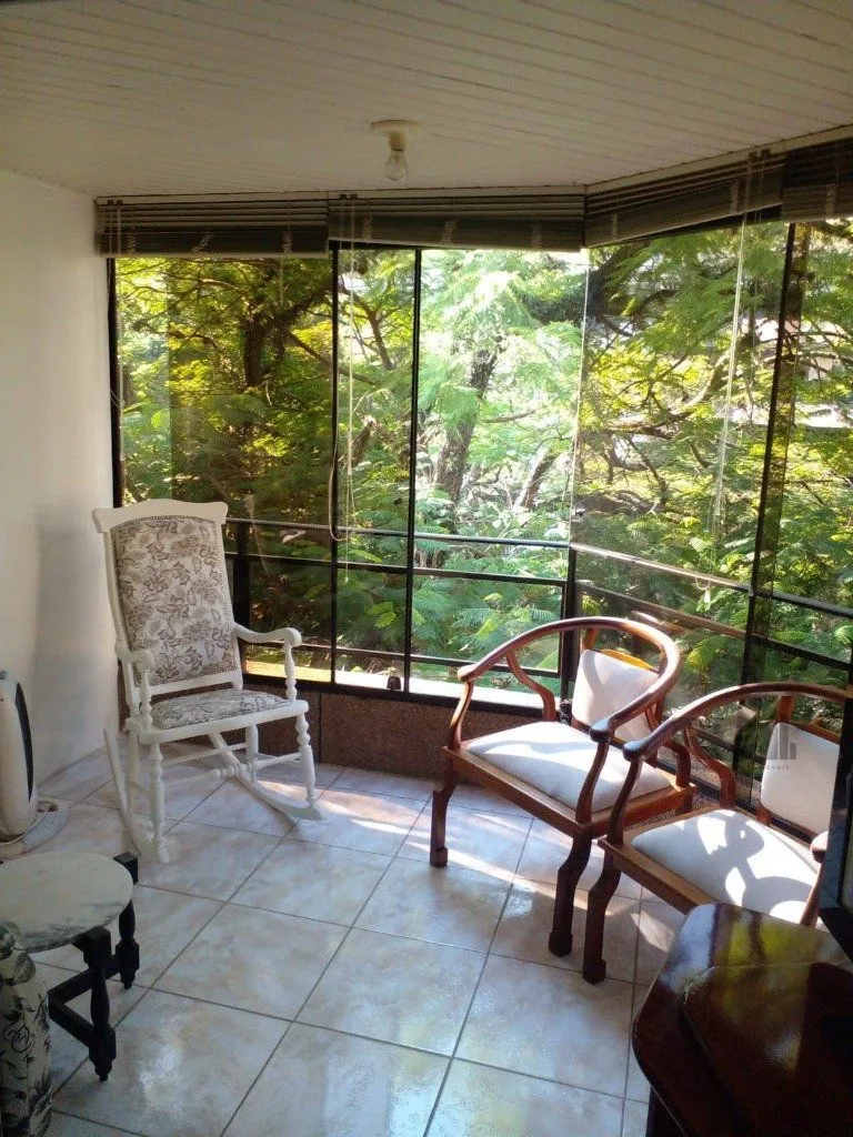 Imagem Apartamento de 2 dormitórios, 2 banheiros e 1 vaga de garagem no Bairro Petrópolis