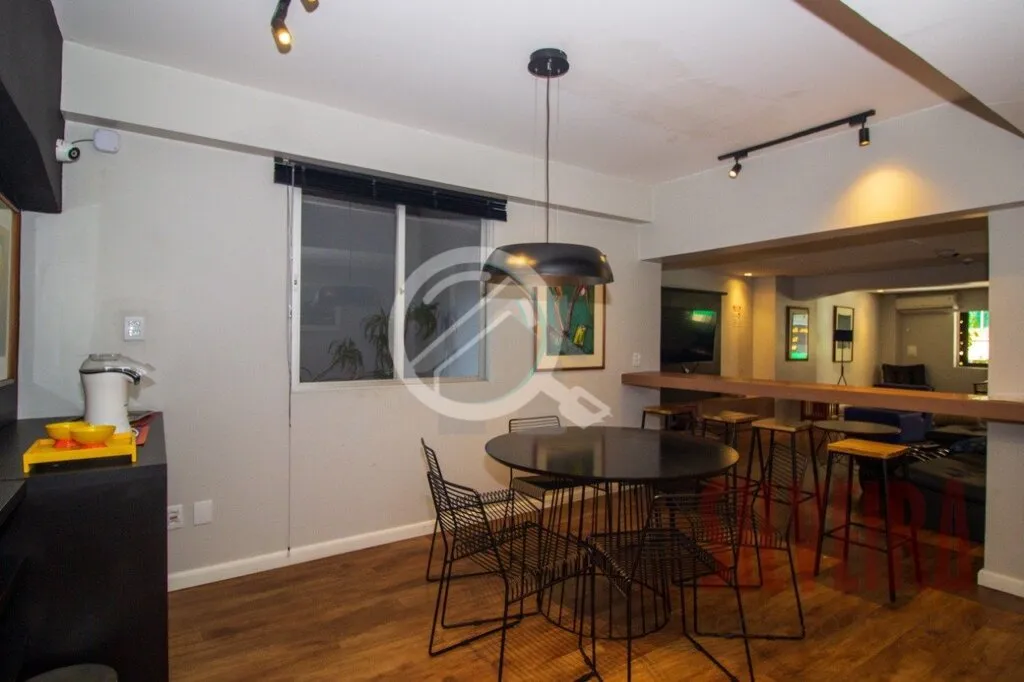 Imagem Studio mobiliado de 18 m² de área privativa com um dormitório com armários, um banheiro, armári...