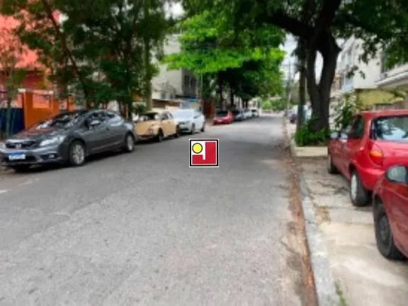 Imagem Vendo casa em Olaria, ótima rua, excelente ponto, preço baixinho, 210m² de terreno e 117m² construídos, piso cerâmica, comércio próximo .