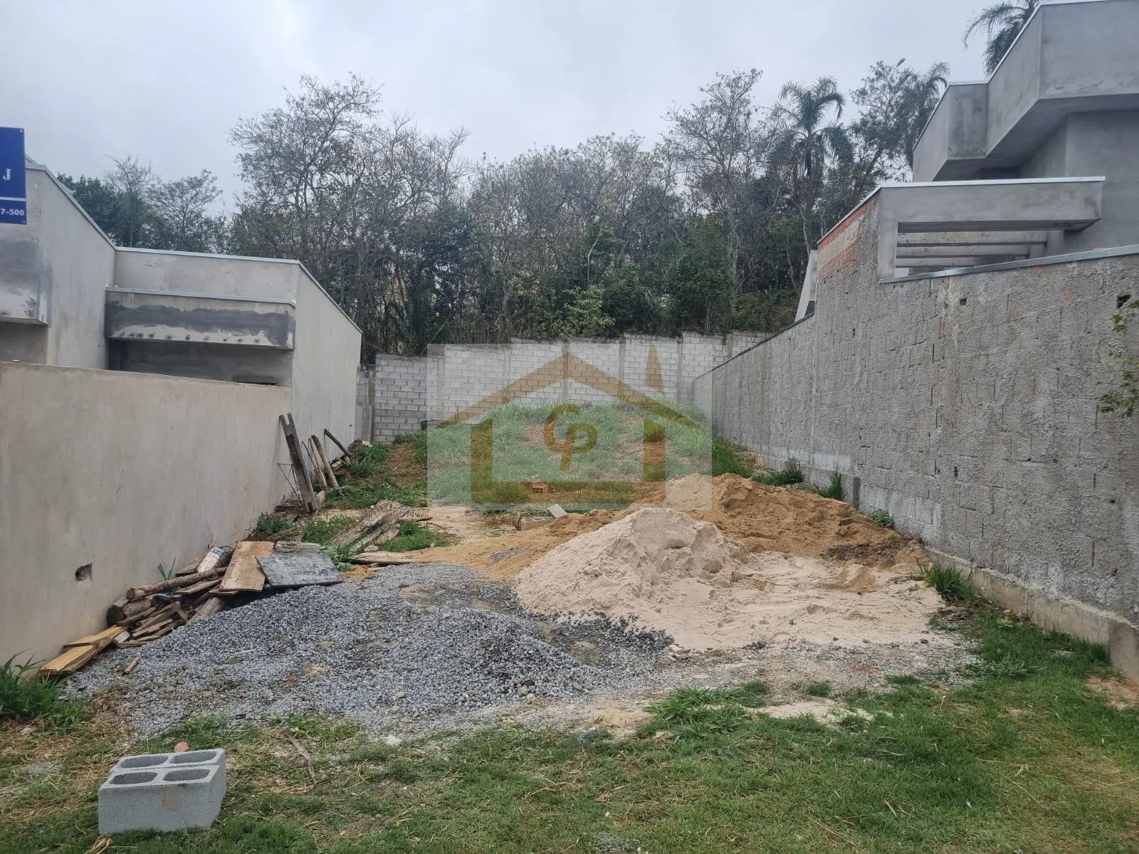Foto do imóvel Terreno Plano!!! 210 metros, Próximo ao Centro de Cotia