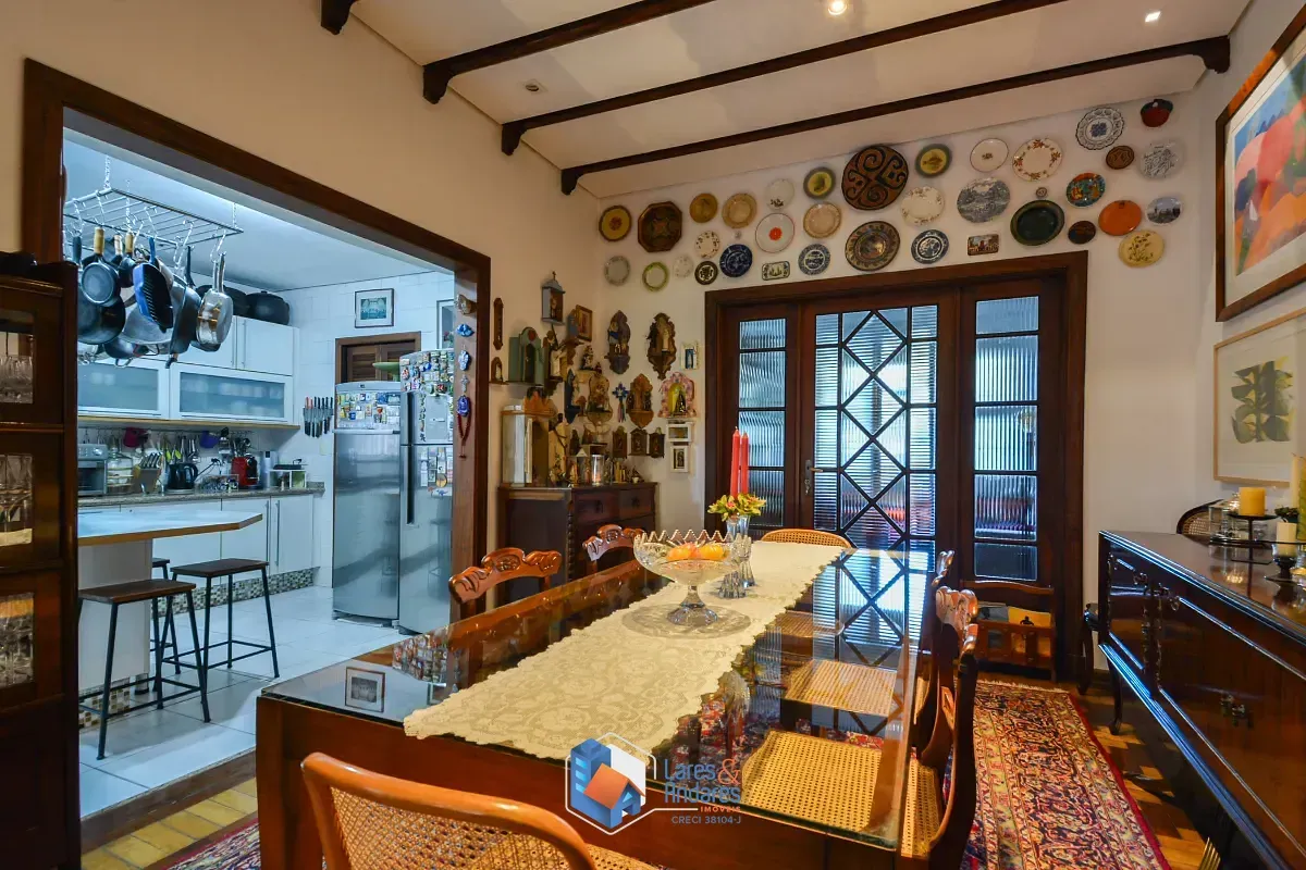 Imagem Casa para venda em Pacaembu com 3 quartos, sendo 3 suítes, 422m²