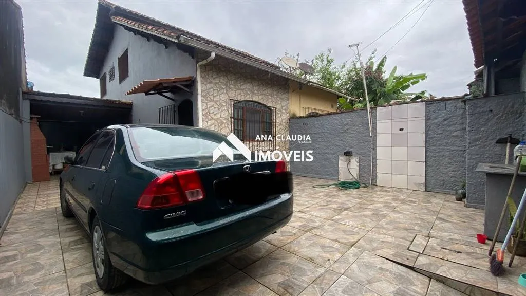 Imagem Casa a venda em Mongaguá litoral de São Paulo, ótima localização próxima a comércios da região casa de praia com jeitinho de interior.