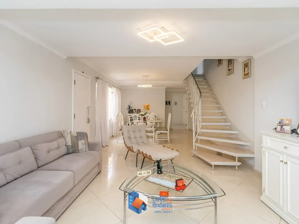 Foto do imóvel Casa para venda em Água Fria com 4 quartos, sendo 3 suítes, 243m² em Rua Guatiaia