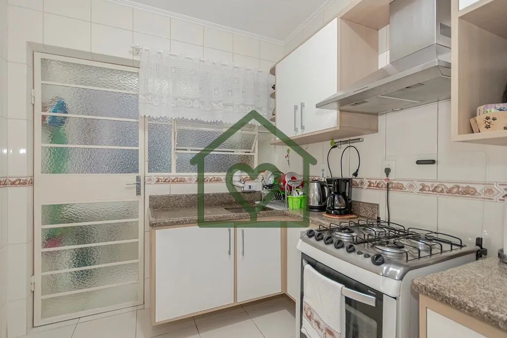 Imagem Descubra a oportunidade perfeita para investir no seu novo lar em Porto Alegre! Este aconchegante ap...