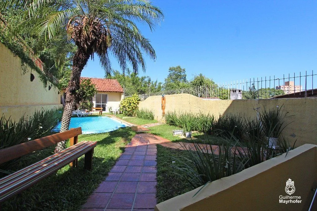 Imagem Casa para Venda - 240m², 5 dormitórios, sendo 1 suites, 3 vagas - Menino Deus