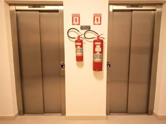 Imagem EXCELENTE OPORTUNIDADE!!! Apartamento 2 dormitórios com uma suíte!