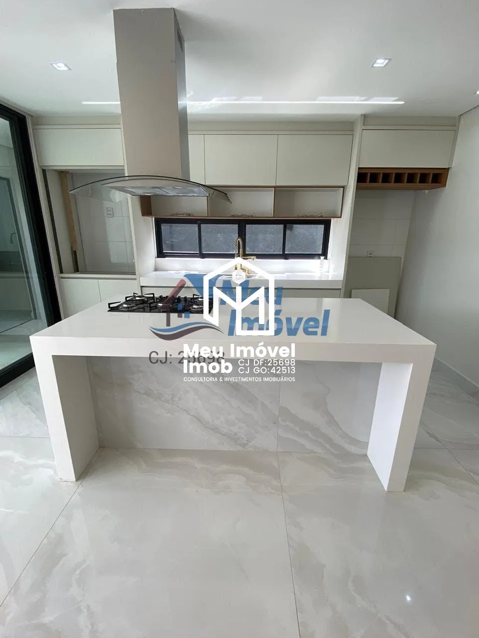 Imagem Casa 3 Quartos 3 Suítes 2 Vagas 255m² Piscina Closet