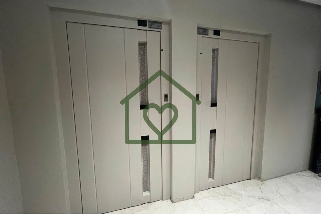 Imagem Descubra o conforto e a praticidade deste encantador apartamento à venda em Azenha, Porto Alegre, l...