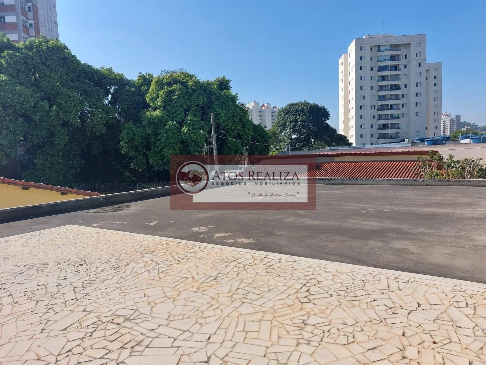 Imagem Alugo Salão Comercial Região Chácara Flora, com 134 M², Mesanino com 42M², Total 175M², 5 Vagas de Garage, Valor da Locação já incluso o IPTU e Condomínio , R$ 9.325,00 Reais.