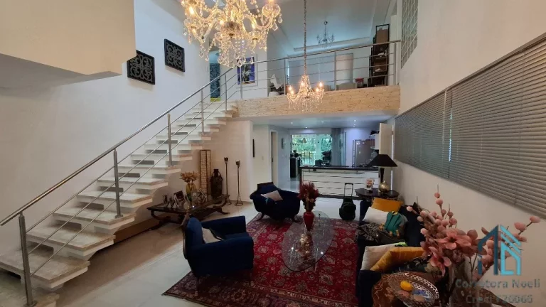 Imagem Casa em condomínio, 05 quartos sendo 04 suítes, 05 vagas, no Bairro Alto em Curitiba PR