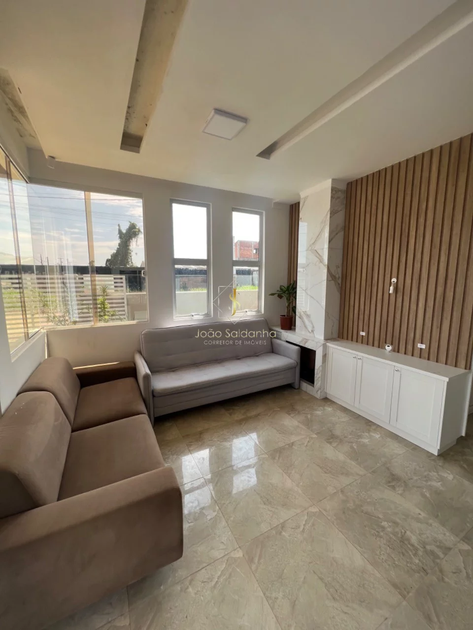 Imagem Casa com piscina para locação temporada em Guaratuba para 12 pessoas, (500 metros do mar)