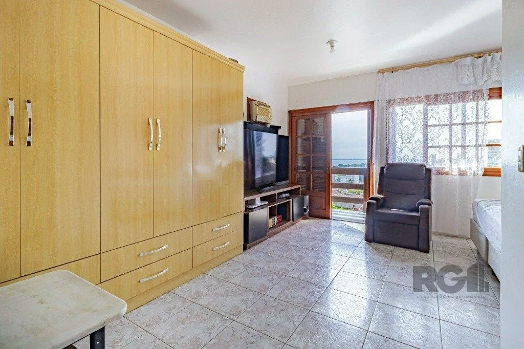 Imagem Casa com 267m², 3 dormitórios, 1 vaga no bairro Tristeza