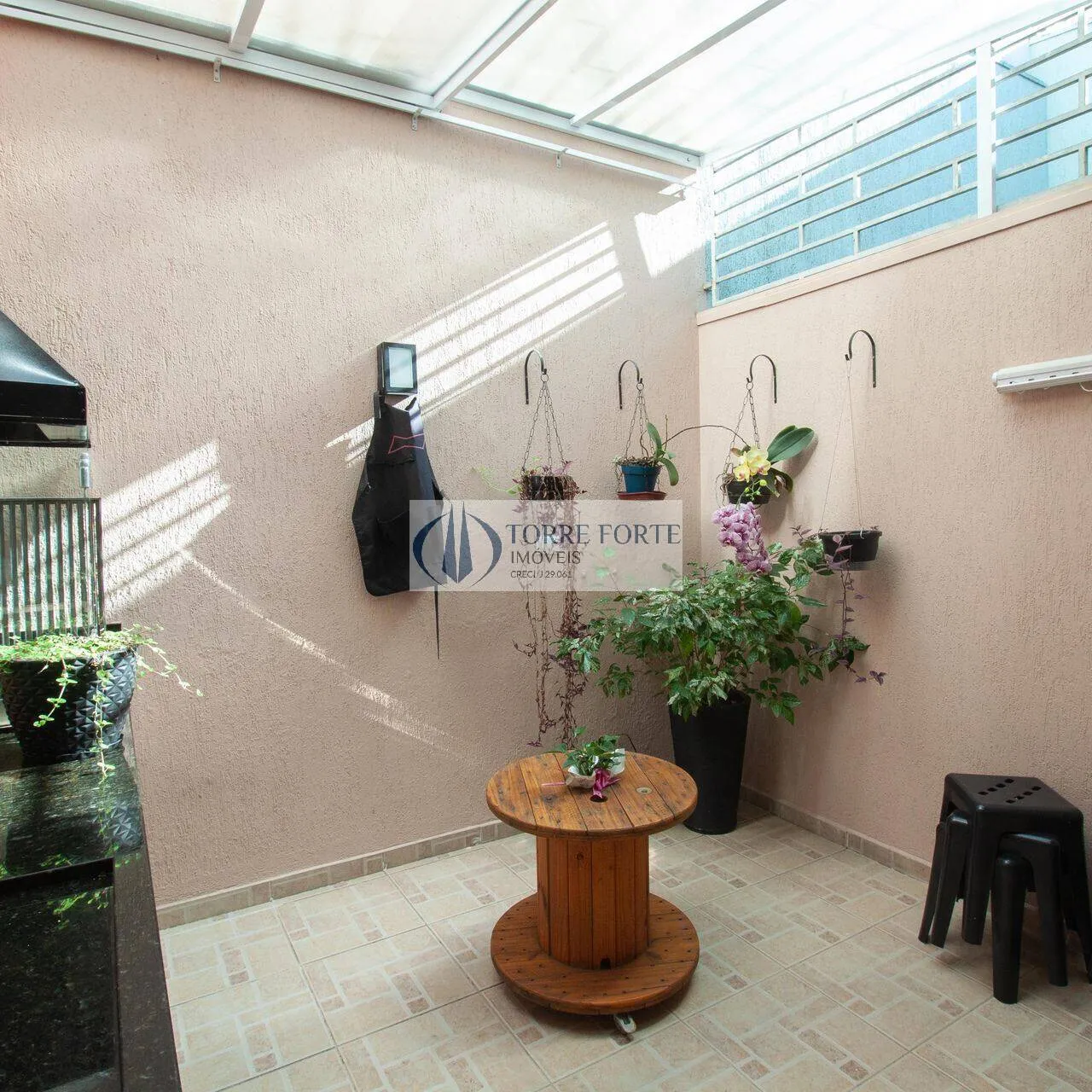 Imagem Linda casa com 3 suítes , churrasqueira, varanda , 2 vagas
