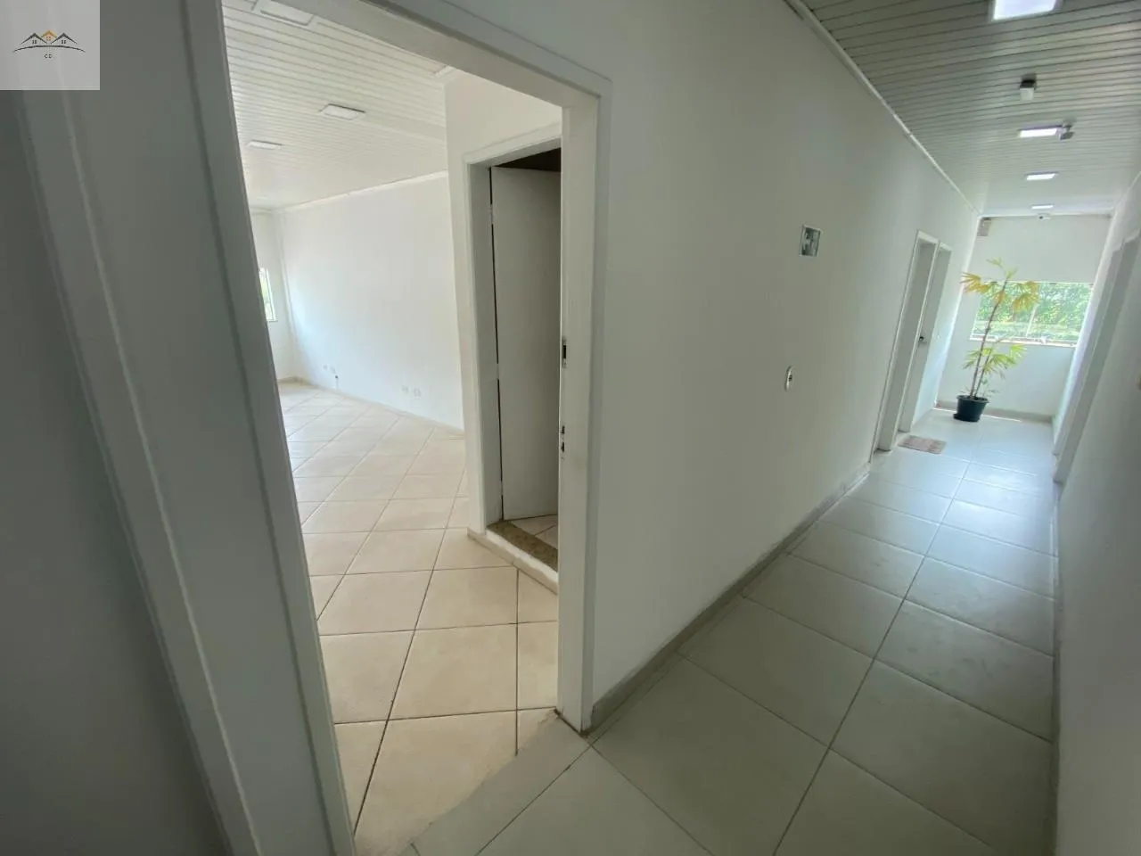 Imagem Sala Comercial para alugar no Centro de Osasco 30m² 1 wc com ar condicionado.