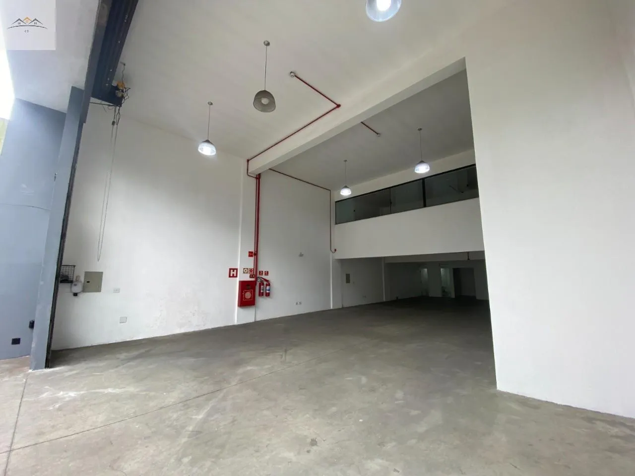 Imagem Galpão Comercial para locação em Osasco Vl. Osasco 300m² + 50m² de Mezanino