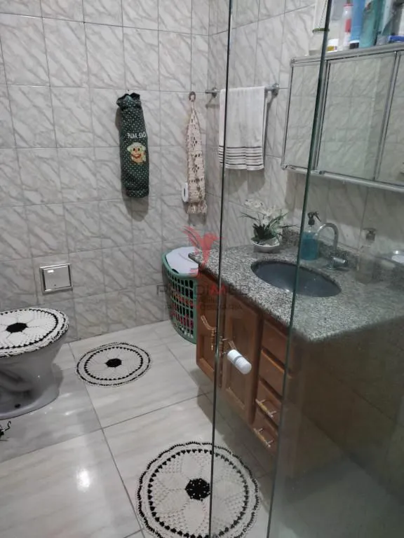 Imagem Casa com 5 Quartos , garagem, sacada e quintal, no Bairro Pedregulho. Guaratinguetá