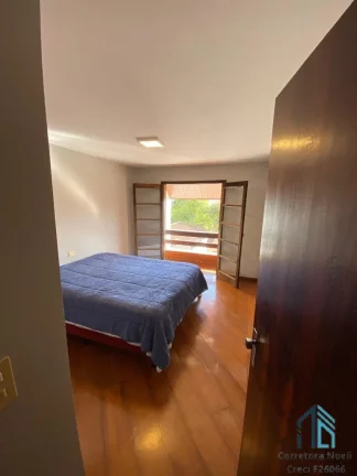 Imagem Sobrado em condomínio, 03 quartos c/suíte, área Gourmet com Churrasqueira no Bairro Guabirotuba em Curitiba PR