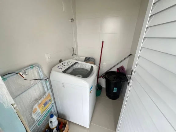 Imagem Lindo Apartamento 3 dormitórios próximo a praia de Bombas