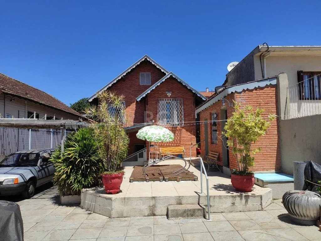 Imagem Casa para Venda - 142.8m², 4 dormitórios, 5 vagas - Teresópolis